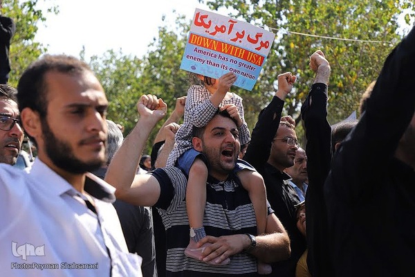 راهپیمایی مردم اصفهان در محکومیت اغتشاشات و توهین به مقدسات