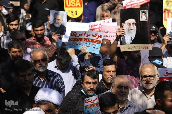 راهپیمایی مردم اصفهان در محکومیت اغتشاشات و توهین به مقدسات