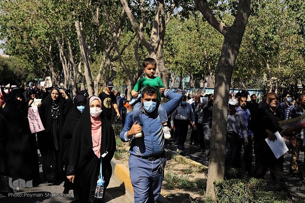 راهپیمایی مردم اصفهان در محکومیت اغتشاشات و توهین به مقدسات