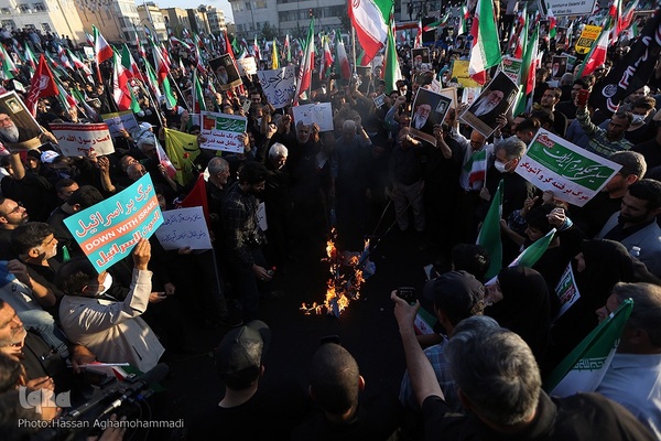 اجتماع بزرگ «امت رسول الله (ص)» مردم شهیدپرور تهران در میدان انقلاب