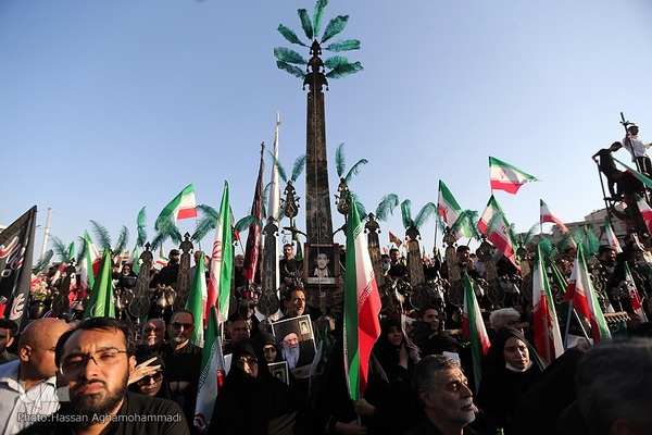 اجتماع بزرگ «امت رسول الله (ص)» مردم شهیدپرور تهران در میدان انقلاب