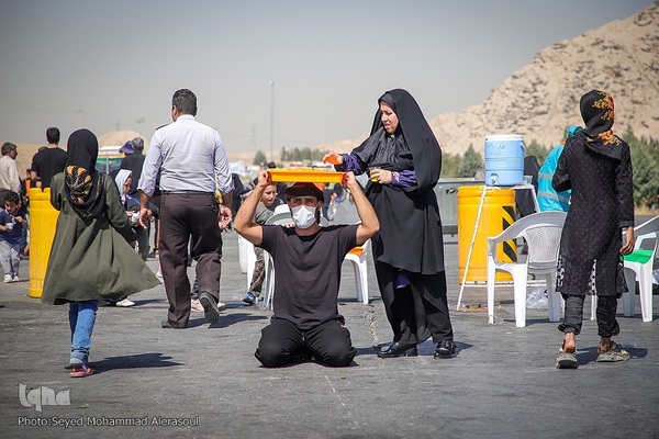 زائران پیاده حرم مطهر امام رضا (ع)