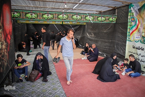 زائران پیاده حرم مطهر امام رضا (ع)