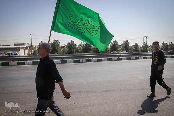 زائران پیاده حرم مطهر امام رضا (ع)