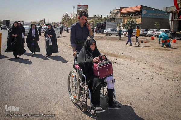 زائران پیاده حرم مطهر امام رضا (ع)