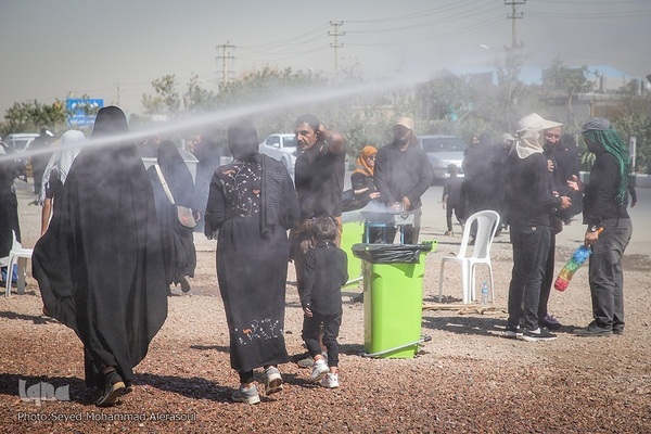 زائران پیاده حرم مطهر امام رضا (ع)