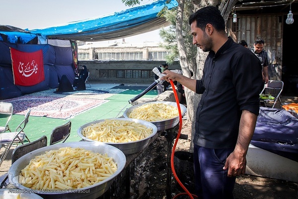 زائران پیاده حرم مطهر امام رضا (ع)