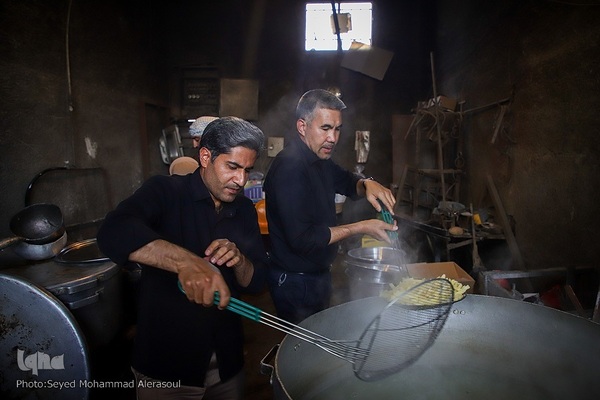 زائران پیاده حرم مطهر امام رضا (ع)