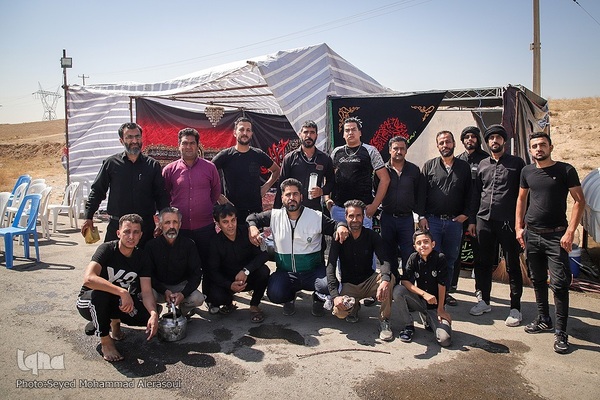 زائران پیاده حرم مطهر امام رضا (ع)