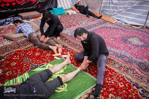 زائران پیاده حرم مطهر امام رضا (ع)