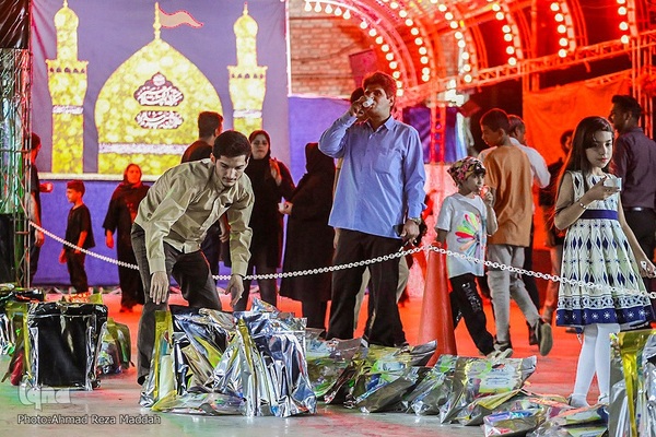 مشق مهربانی۳, اهداء دو هزار بسته نوشت‌افزار به دانش‌آموزان محروم