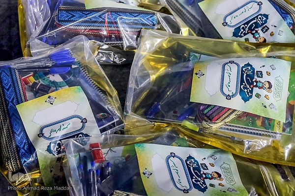 مشق مهربانی۳, اهداء دو هزار بسته نوشت‌افزار به دانش‌آموزان محروم