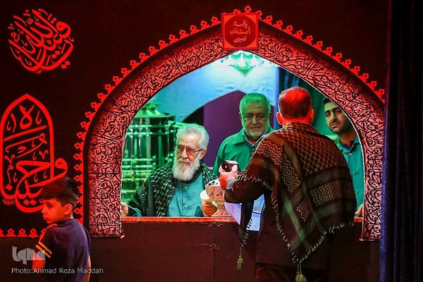 مشق مهربانی۳, اهداء دو هزار بسته نوشت‌افزار به دانش‌آموزان محروم