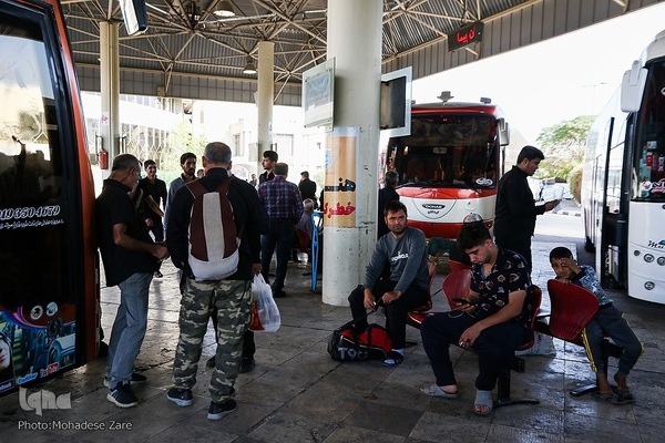 عکس | بازگشت زائران از پایانه مسافربری امام رضا (ع)