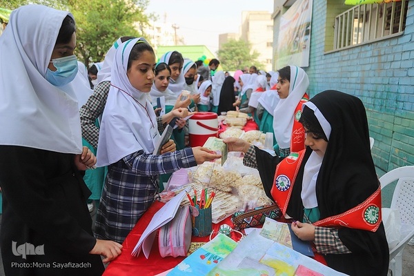 آیین نواختن زنگ جشن عاطفه‌ها در اهواز