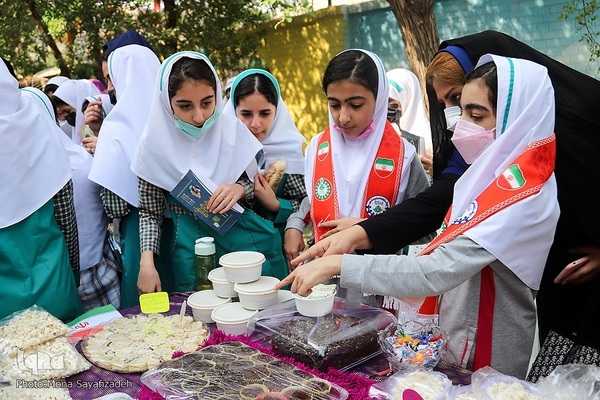 آیین نواختن زنگ جشن عاطفه‌ها در اهواز