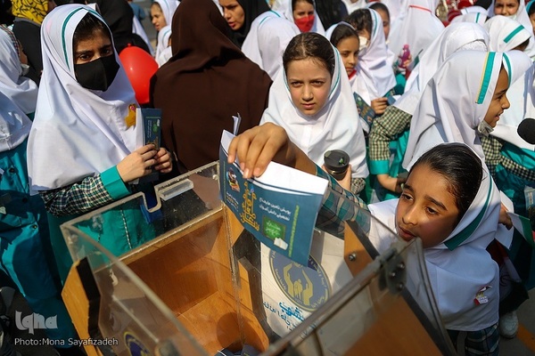 آیین نواختن زنگ جشن عاطفه‌ها در اهواز