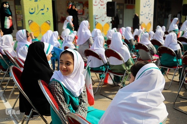 آیین نواختن زنگ جشن عاطفه‌ها در اهواز