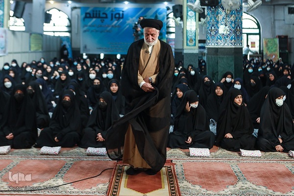 برگزاری نماز جماعت باشکوه دانش آموزی