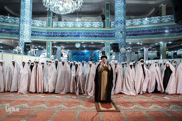 برگزاری نماز جماعت باشکوه دانش آموزی