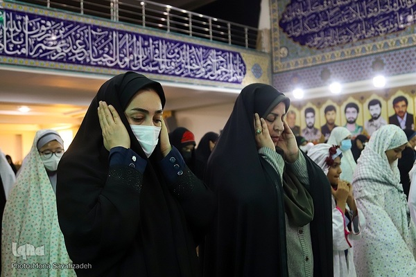 اقامه نماز وحدت دانش‌آموزی در یادمان شهید علی هاشمی