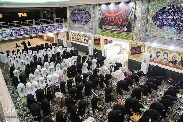 اقامه نماز وحدت دانش‌آموزی در یادمان شهید علی هاشمی