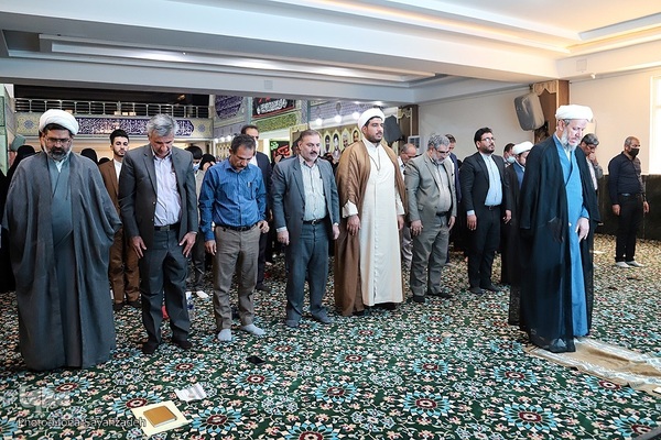 اقامه نماز وحدت دانش‌آموزی در یادمان شهید علی هاشمی