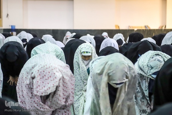 اقامه نماز وحدت دانش‌آموزی در یادمان شهید علی هاشمی