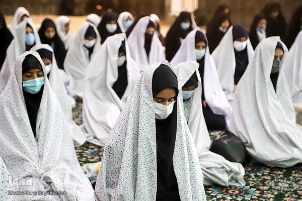 اقامه نماز وحدت دانش‌آموزی در یادمان شهید علی هاشمی