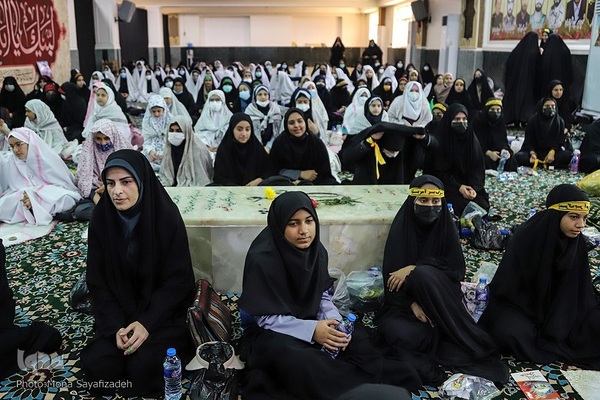 اقامه نماز وحدت دانش‌آموزی در یادمان شهید علی هاشمی