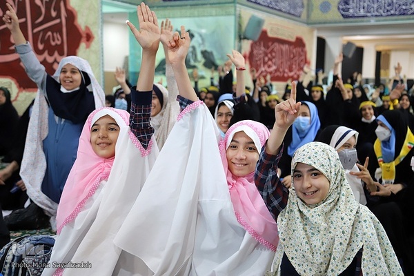 اقامه نماز وحدت دانش‌آموزی در یادمان شهید علی هاشمی