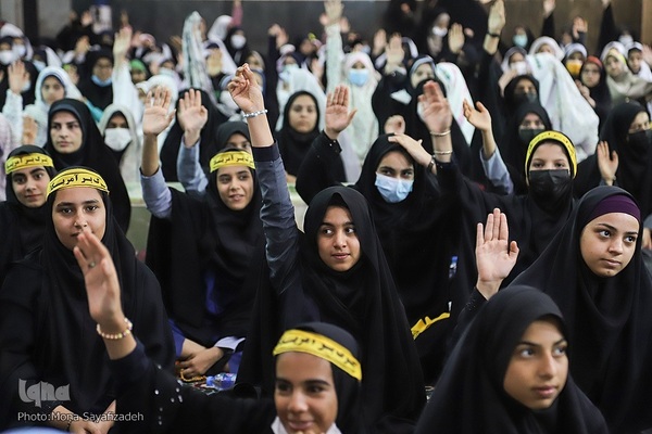 اقامه نماز وحدت دانش‌آموزی در یادمان شهید علی هاشمی