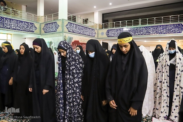 اقامه نماز وحدت دانش‌آموزی در یادمان شهید علی هاشمی