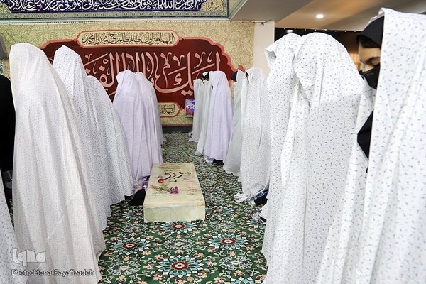 اقامه نماز وحدت دانش‌آموزی در یادمان شهید علی هاشمی