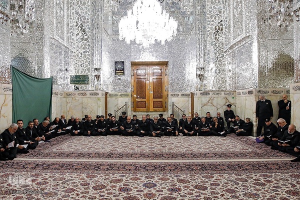 غبارروبی ضریح مطهر حضرت رضا(علیه‌السلام)