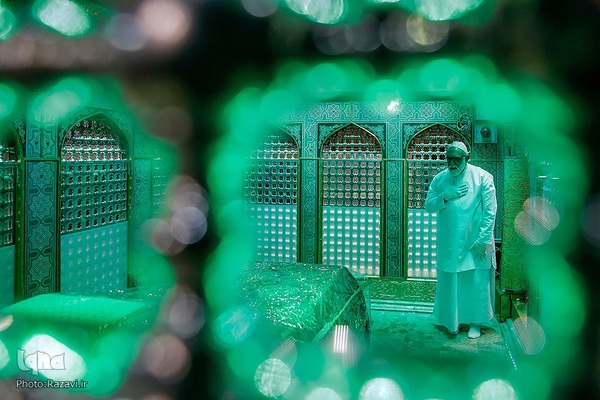 غبارروبی ضریح مطهر حضرت رضا(علیه‌السلام)