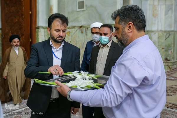 ادای احترام مهمانان کنفرانس وحدت به امام راحل