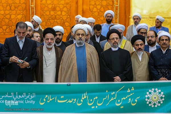 ادای احترام مهمانان کنفرانس وحدت به امام راحل