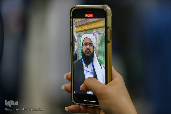 ادای احترام مهمانان کنفرانس وحدت به امام راحل