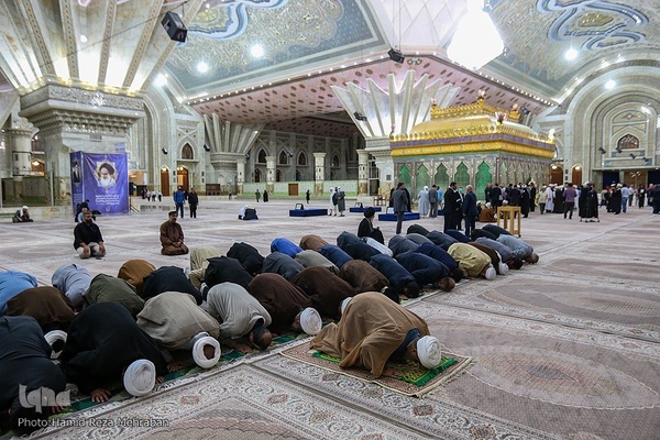 ادای احترام مهمانان کنفرانس وحدت به امام راحل