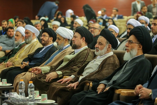 ادای احترام مهمانان کنفرانس وحدت به امام راحل