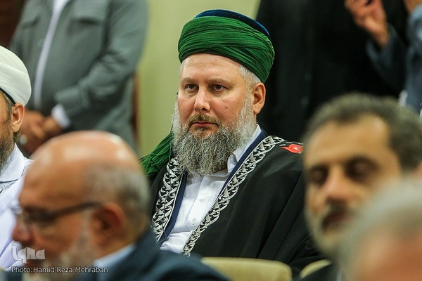 ادای احترام مهمانان کنفرانس وحدت به امام راحل