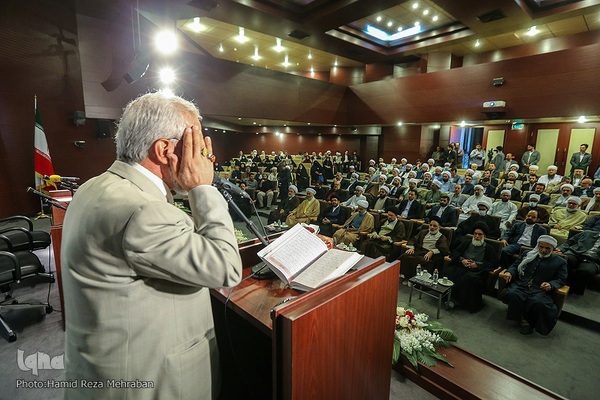 ادای احترام مهمانان کنفرانس وحدت به امام راحل