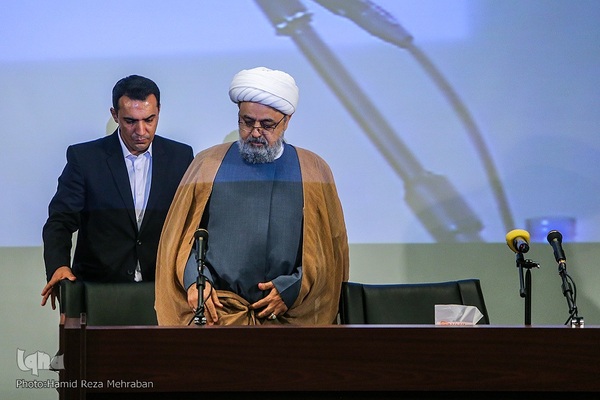 ادای احترام مهمانان کنفرانس وحدت به امام راحل