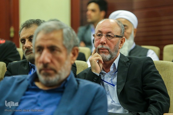 ادای احترام مهمانان کنفرانس وحدت به امام راحل