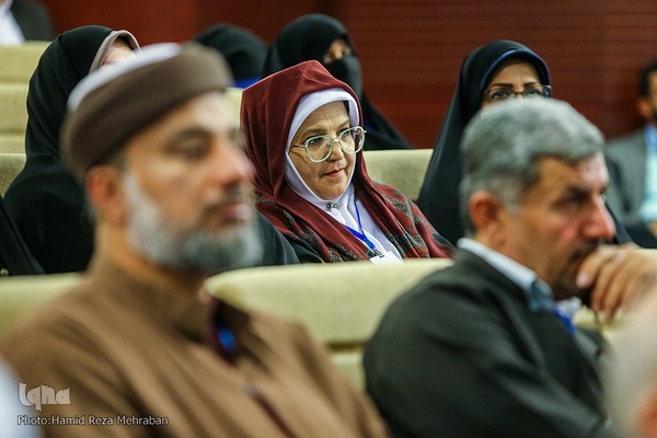 ادای احترام مهمانان کنفرانس وحدت به امام راحل