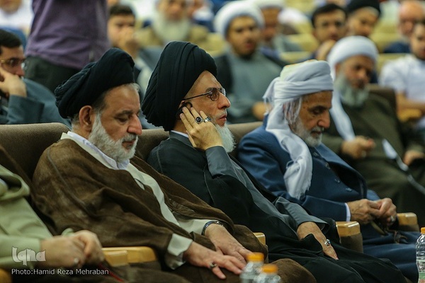 ادای احترام مهمانان کنفرانس وحدت به امام راحل