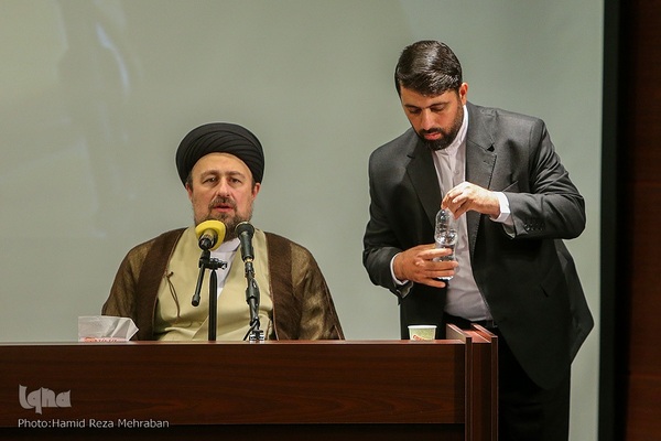 ادای احترام مهمانان کنفرانس وحدت به امام راحل