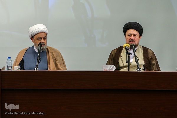 ادای احترام مهمانان کنفرانس وحدت به امام راحل