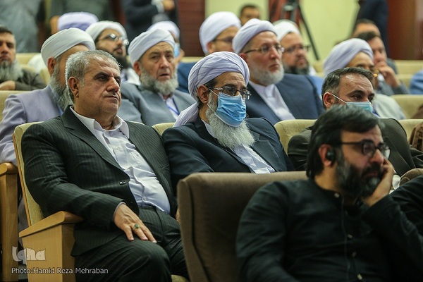 ادای احترام مهمانان کنفرانس وحدت به امام راحل